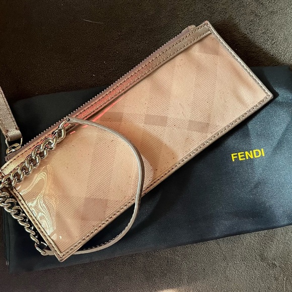 Additional photos for mini Authentic Burberry pink wristlet. - Picture 4 of 12